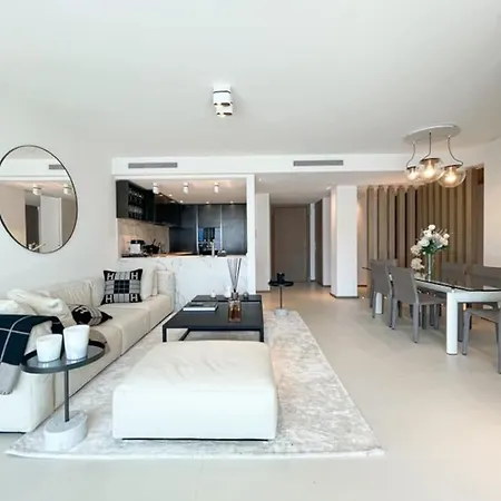 4 - 523 Cannes