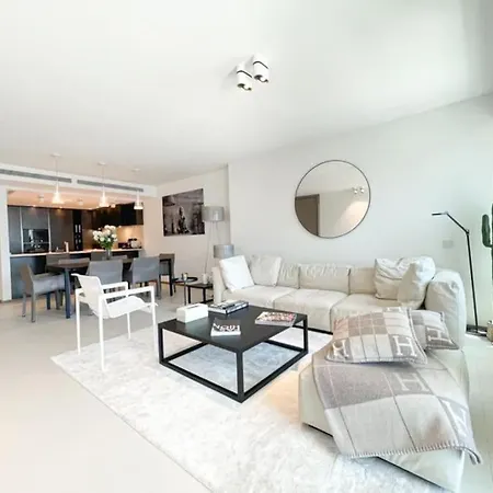 4 - 523 * Cannes